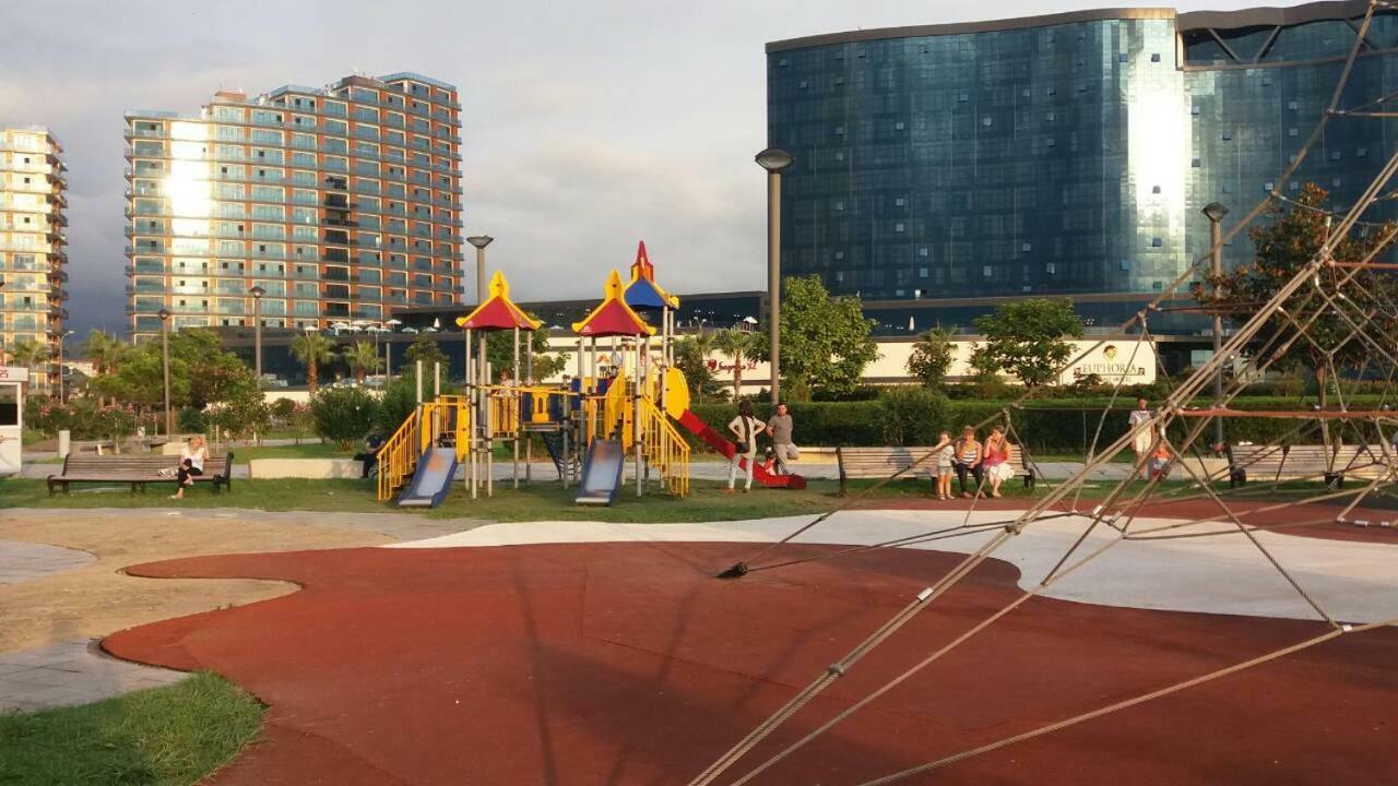 Бежевые Апартаменты Batumi Exterior foto